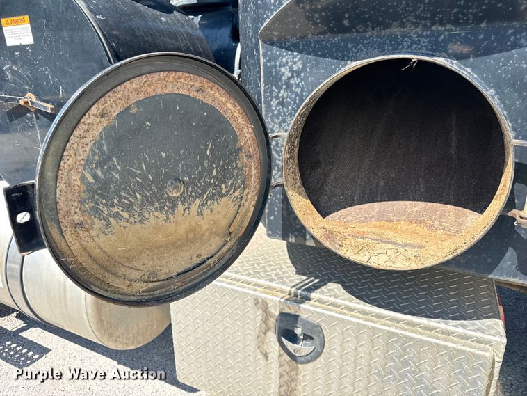 image for item YA1086 2020 Freightliner 114SD vacuum truck