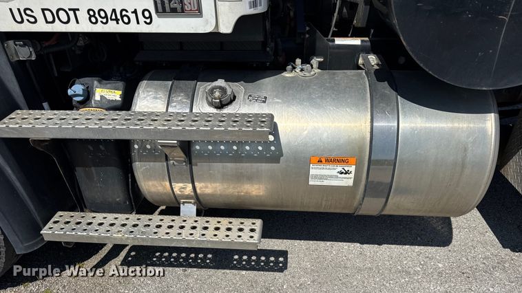 image for item YA1086 2020 Freightliner 114SD vacuum truck