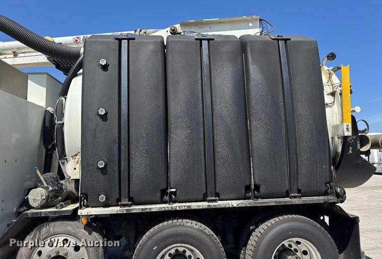 image for item YA1086 2020 Freightliner 114SD vacuum truck