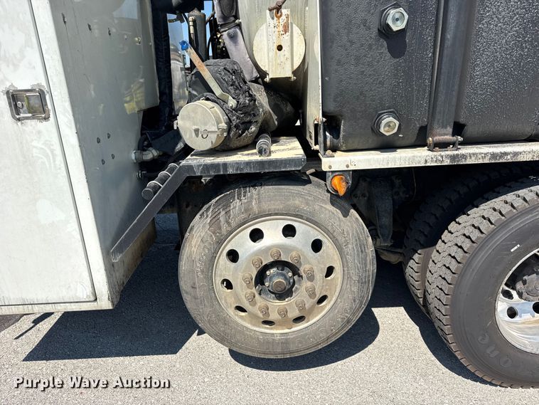 image for item YA1086 2020 Freightliner 114SD vacuum truck