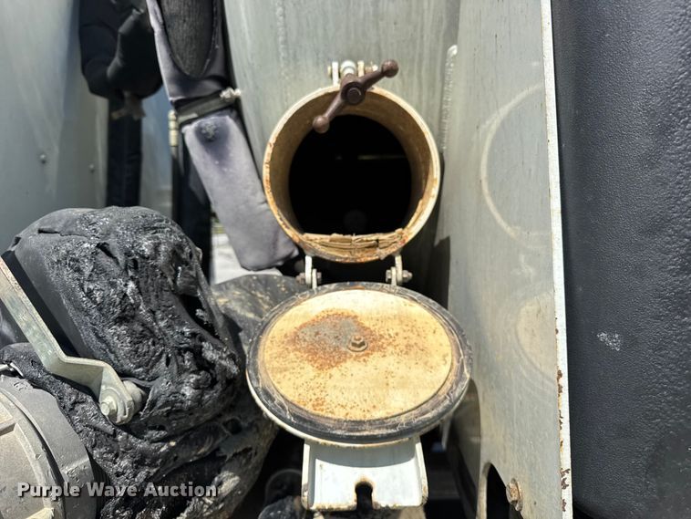 image for item YA1086 2020 Freightliner 114SD vacuum truck