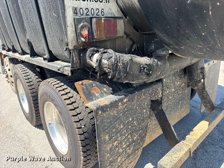 image for item YA1086 2020 Freightliner 114SD vacuum truck