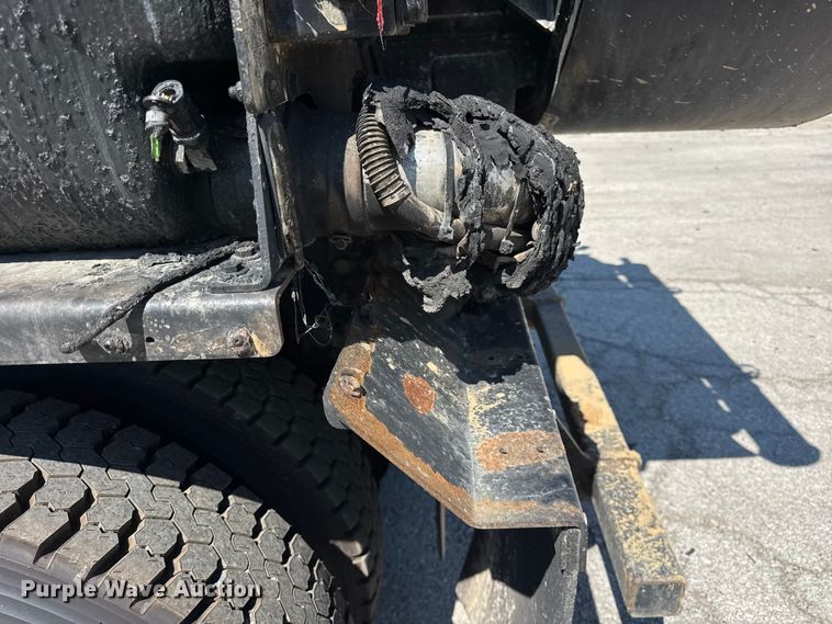 image for item YA1086 2020 Freightliner 114SD vacuum truck