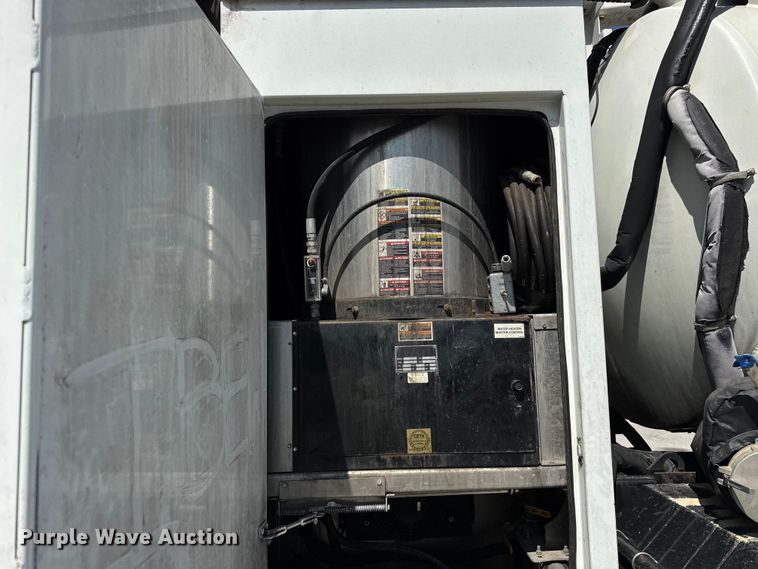 image for item YA1086 2020 Freightliner 114SD vacuum truck