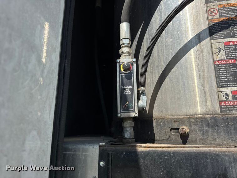 image for item YA1086 2020 Freightliner 114SD vacuum truck