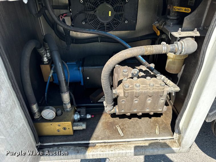 image for item YA1086 2020 Freightliner 114SD vacuum truck