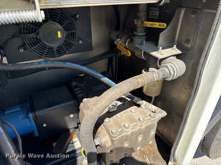 image for item YA1086 2020 Freightliner 114SD vacuum truck