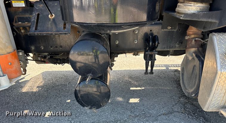 image for item YA1086 2020 Freightliner 114SD vacuum truck