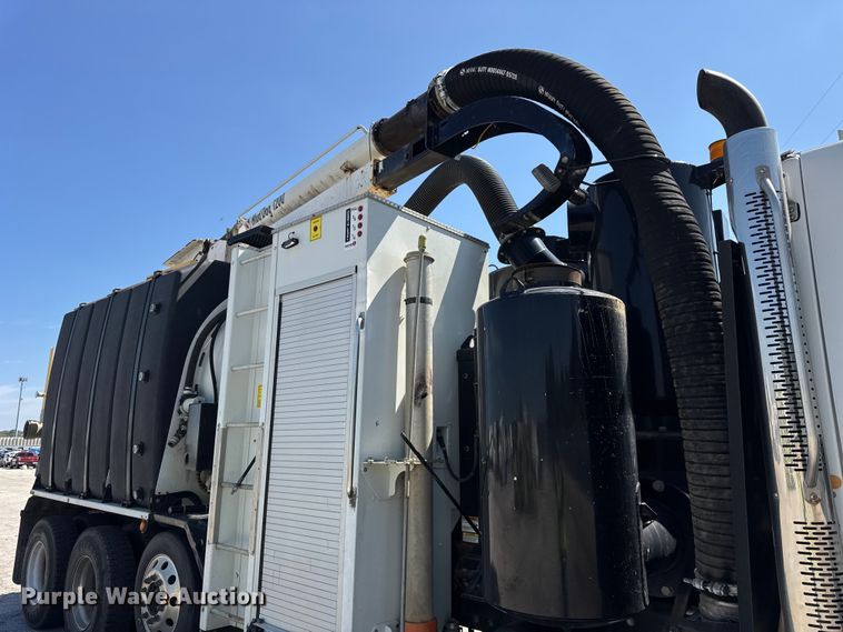 image for item YA1086 2020 Freightliner 114SD vacuum truck