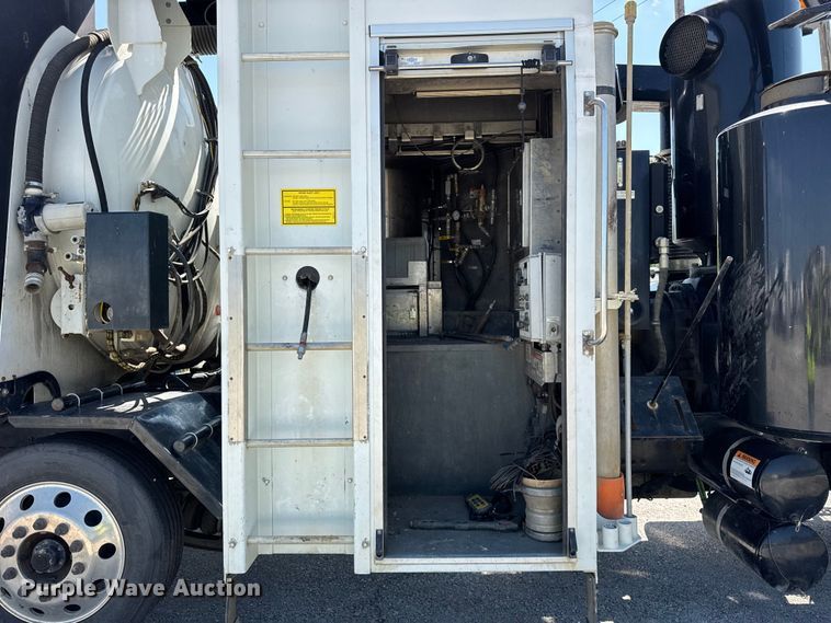 image for item YA1086 2020 Freightliner 114SD vacuum truck