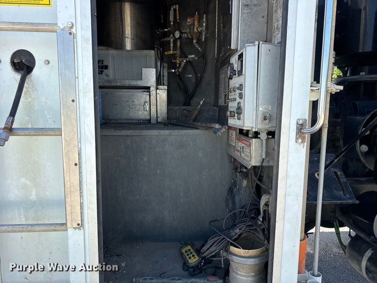 image for item YA1086 2020 Freightliner 114SD vacuum truck