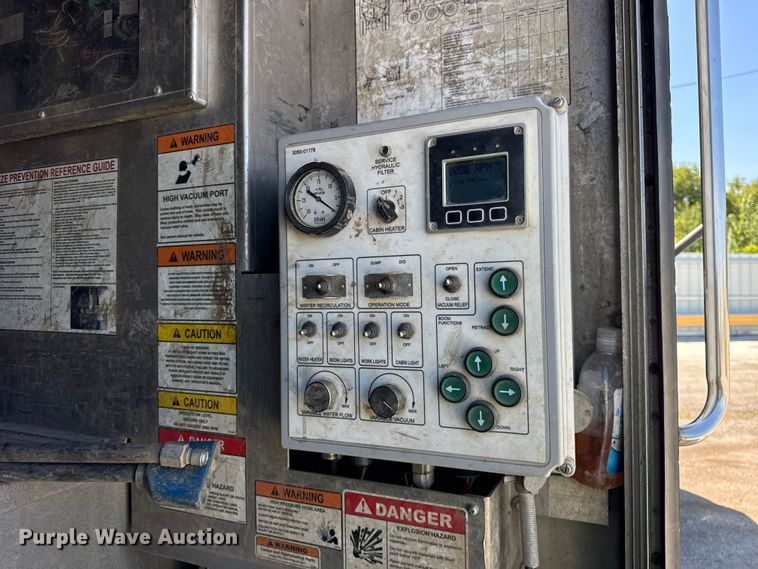 image for item YA1086 2020 Freightliner 114SD vacuum truck