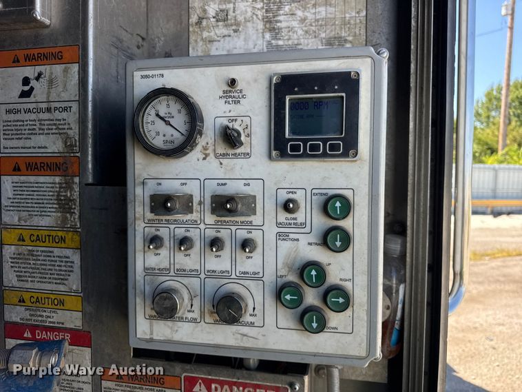 image for item YA1086 2020 Freightliner 114SD vacuum truck