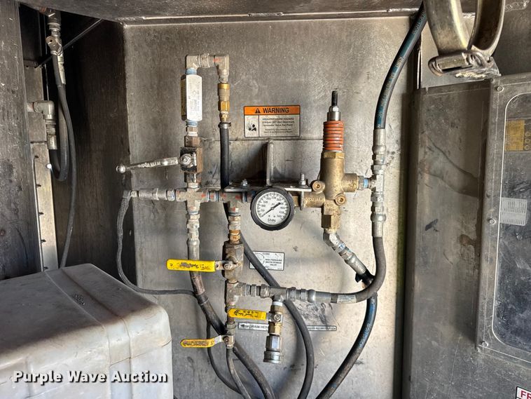 image for item YA1086 2020 Freightliner 114SD vacuum truck