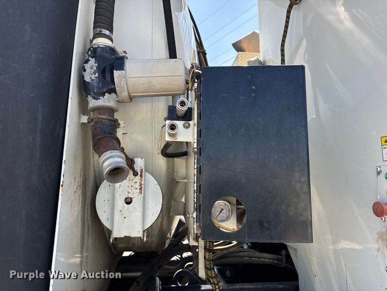 image for item YA1086 2020 Freightliner 114SD vacuum truck