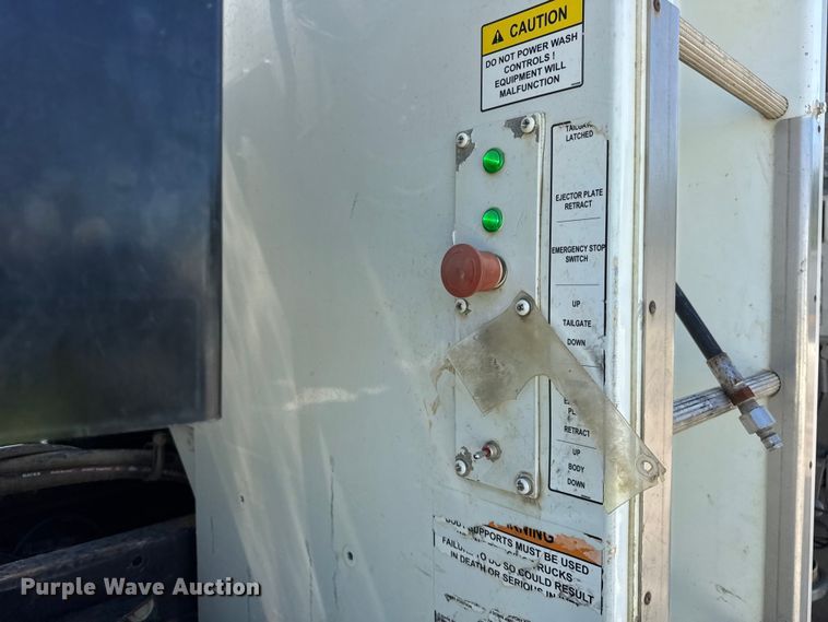 image for item YA1086 2020 Freightliner 114SD vacuum truck