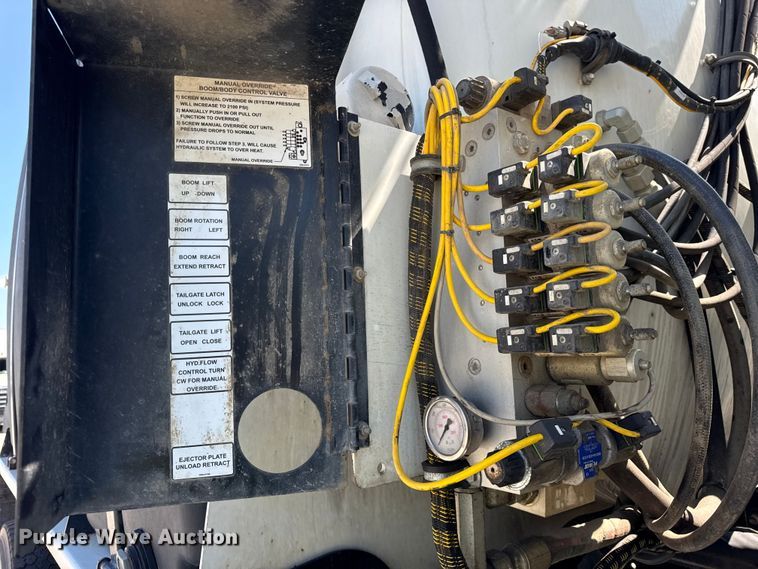 image for item YA1086 2020 Freightliner 114SD vacuum truck