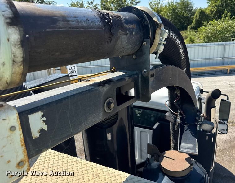 image for item YA1086 2020 Freightliner 114SD vacuum truck