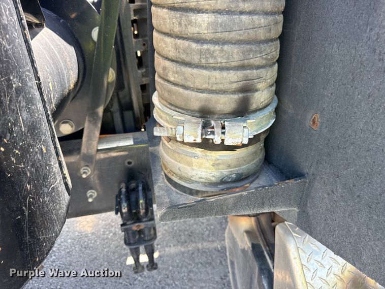 image for item YA1086 2020 Freightliner 114SD vacuum truck