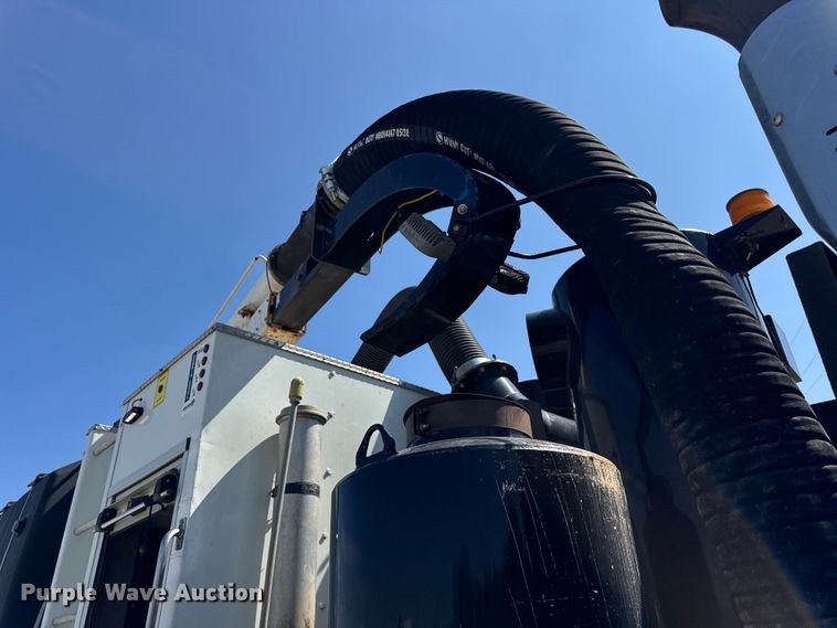 image for item YA1086 2020 Freightliner 114SD vacuum truck