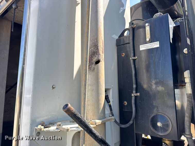 image for item YA1086 2020 Freightliner 114SD vacuum truck