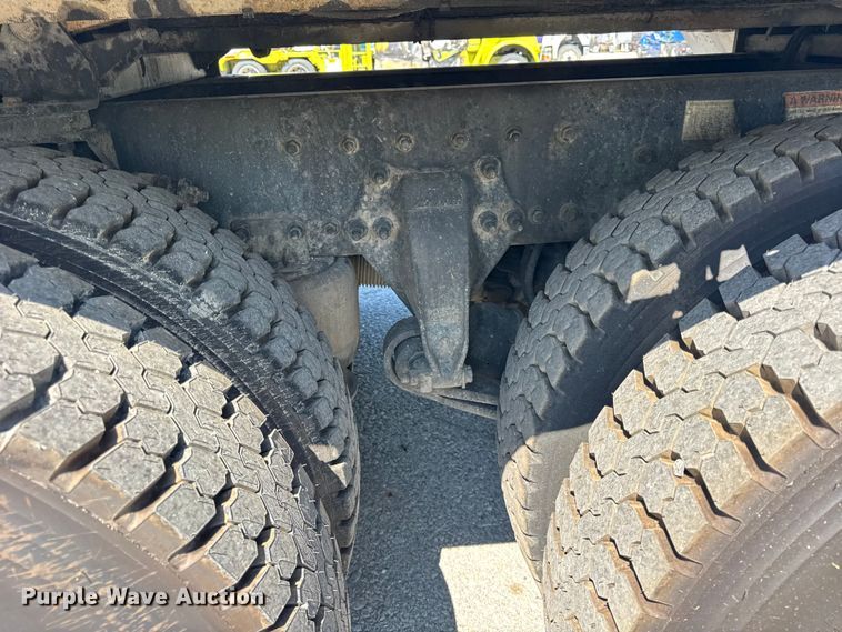 image for item YA1086 2020 Freightliner 114SD vacuum truck