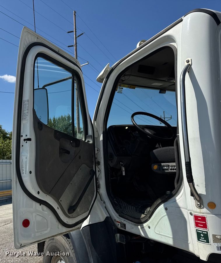 image for item YA1086 2020 Freightliner 114SD vacuum truck