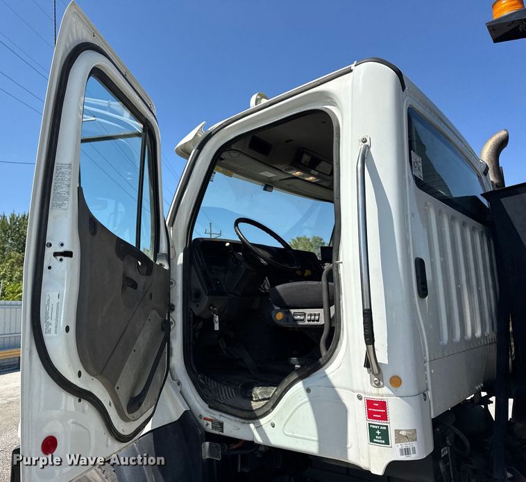 image for item YA1086 2020 Freightliner 114SD vacuum truck