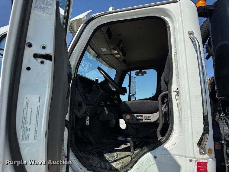 image for item YA1086 2020 Freightliner 114SD vacuum truck