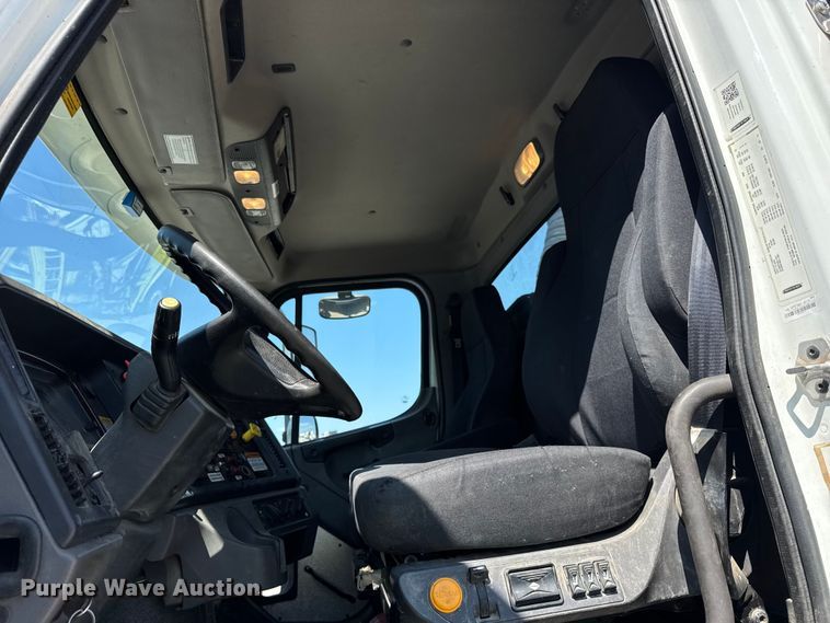 image for item YA1086 2020 Freightliner 114SD vacuum truck