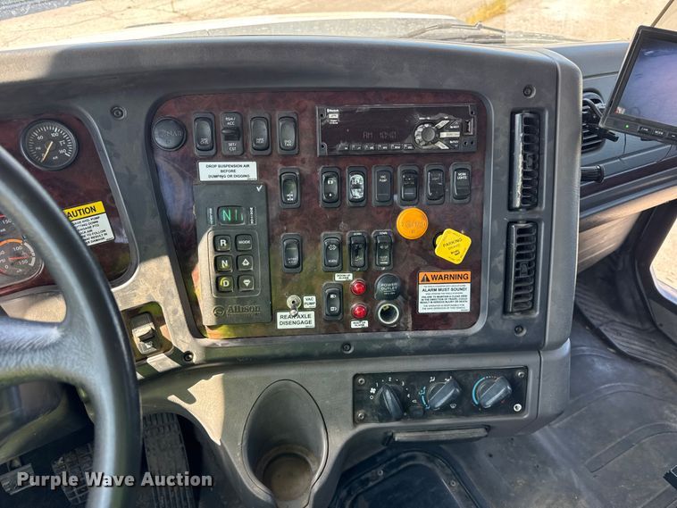 image for item YA1086 2020 Freightliner 114SD vacuum truck