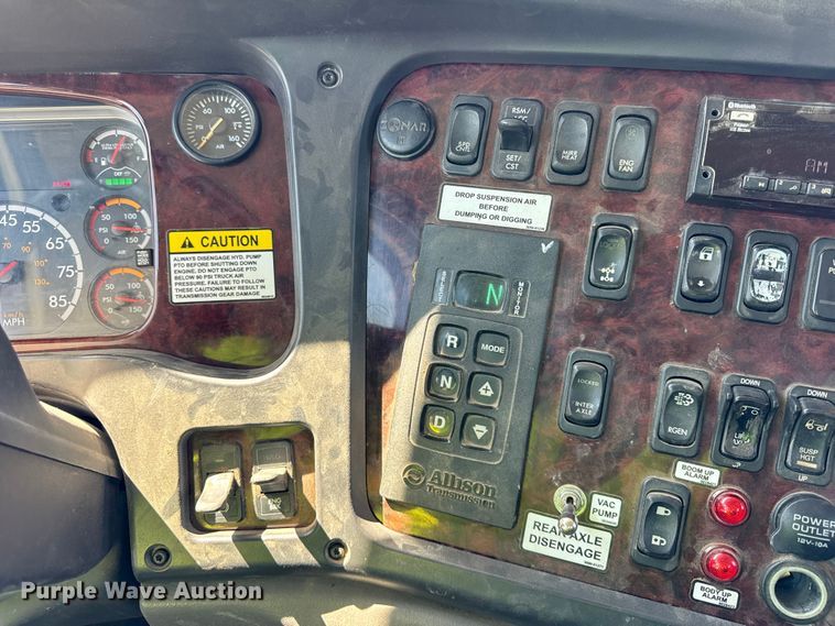 image for item YA1086 2020 Freightliner 114SD vacuum truck