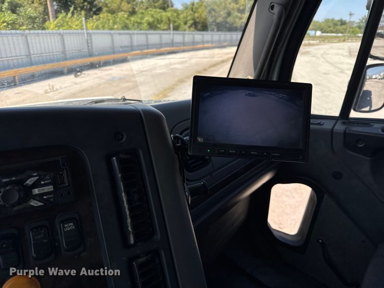 image for item YA1086 2020 Freightliner 114SD vacuum truck