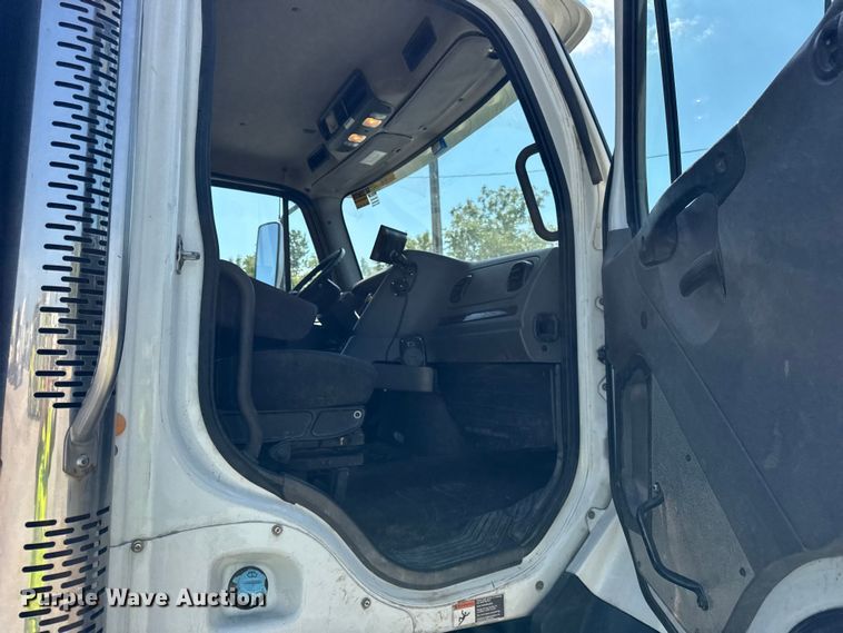 image for item YA1086 2020 Freightliner 114SD vacuum truck