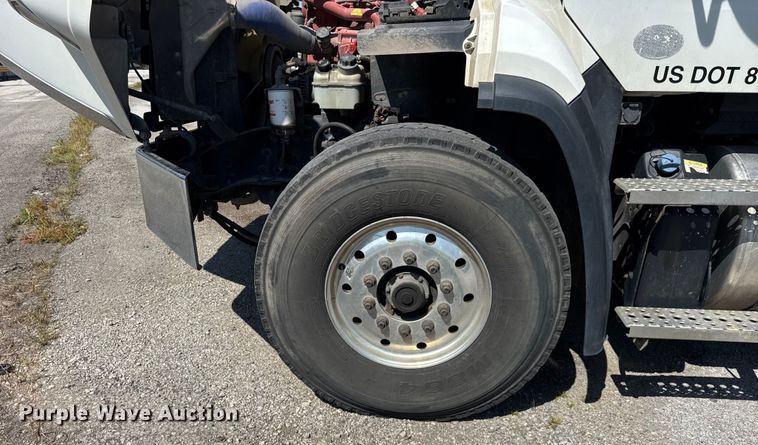 image for item YA1086 2020 Freightliner 114SD vacuum truck