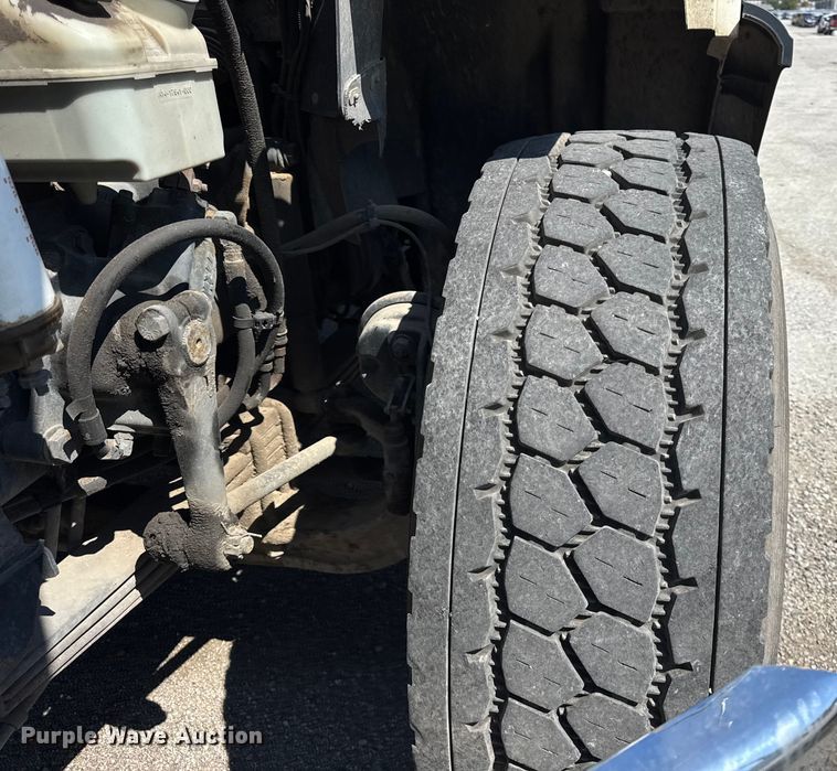 image for item YA1086 2020 Freightliner 114SD vacuum truck