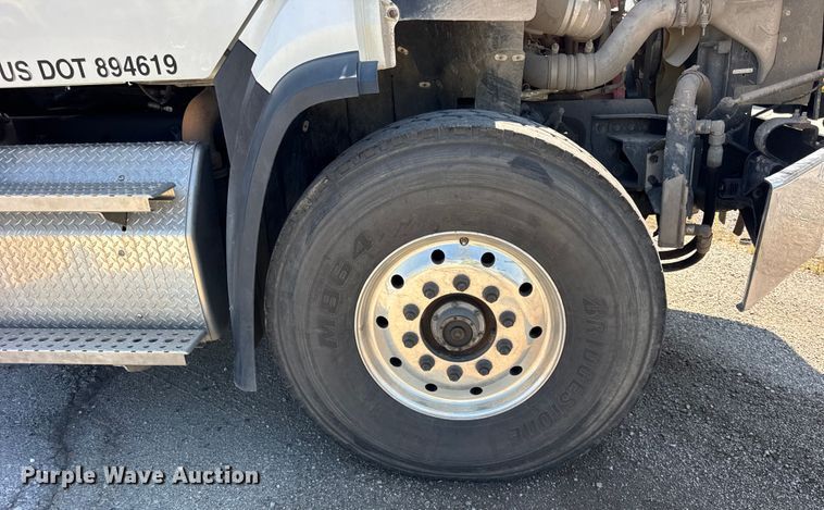 image for item YA1086 2020 Freightliner 114SD vacuum truck