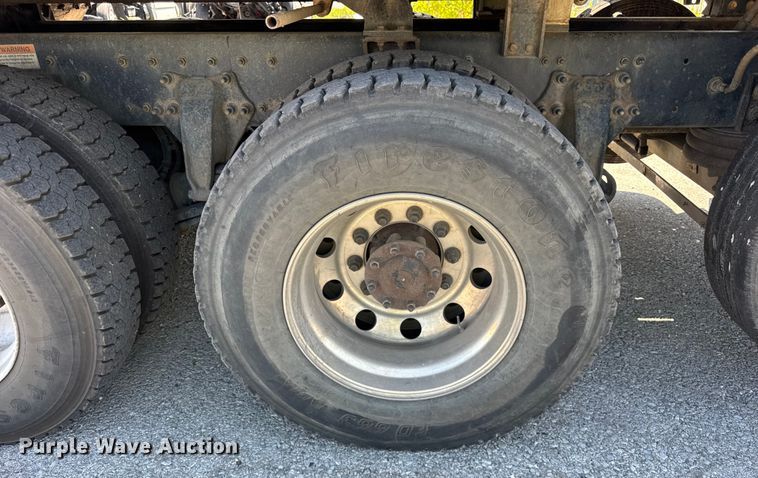 image for item YA1086 2020 Freightliner 114SD vacuum truck