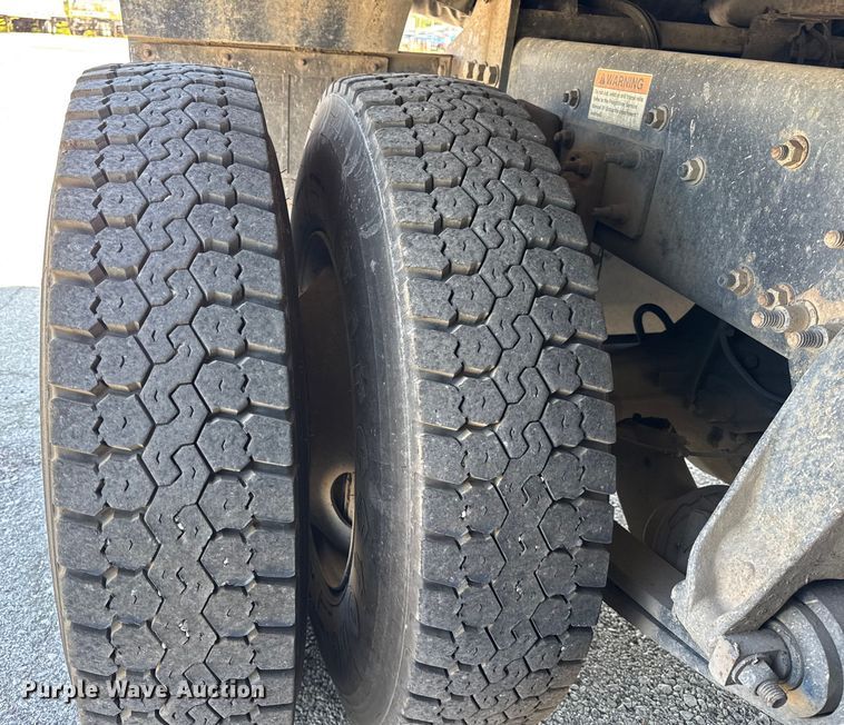 image for item YA1086 2020 Freightliner 114SD vacuum truck