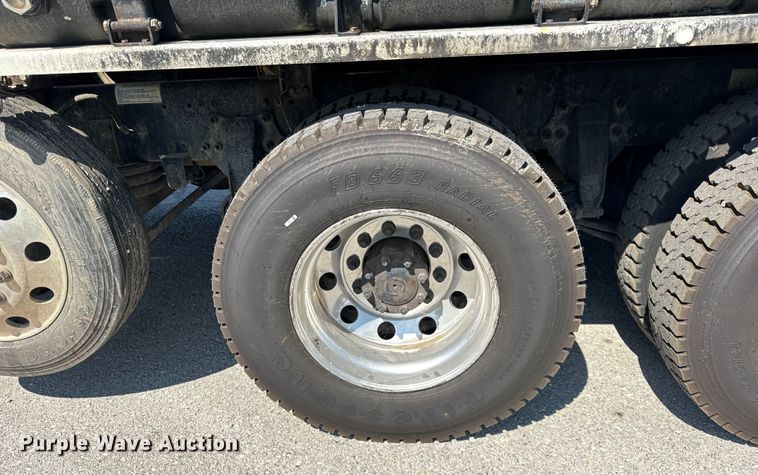 image for item YA1086 2020 Freightliner 114SD vacuum truck