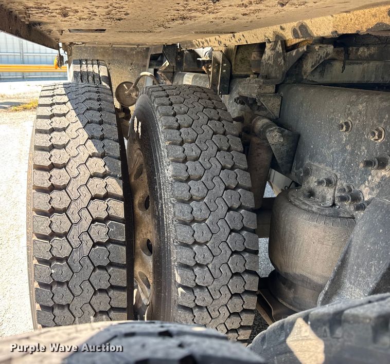 image for item YA1086 2020 Freightliner 114SD vacuum truck