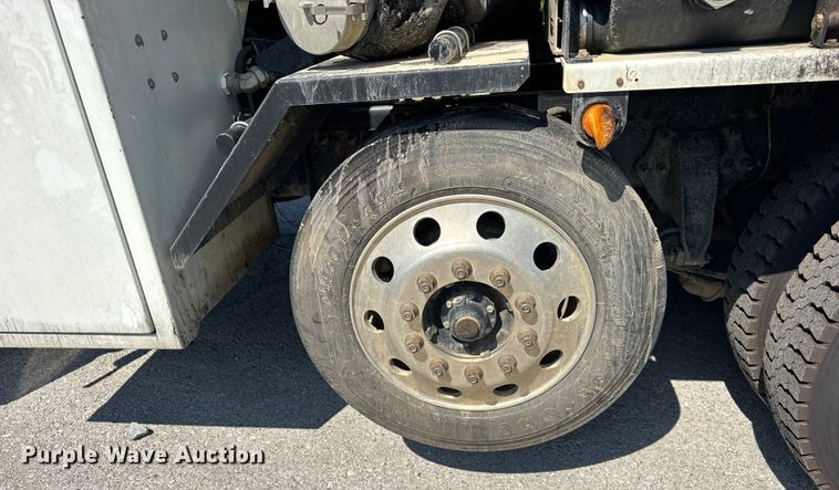 image for item YA1086 2020 Freightliner 114SD vacuum truck