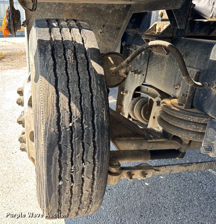 image for item YA1086 2020 Freightliner 114SD vacuum truck