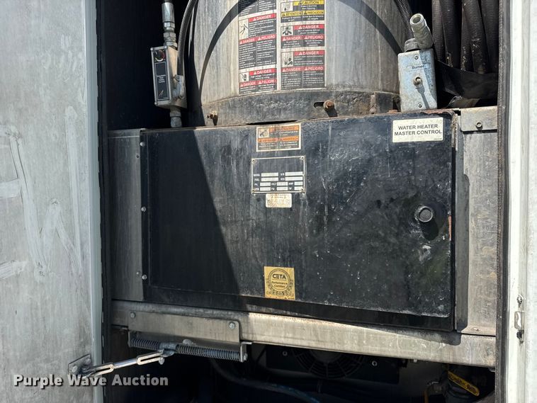 image for item YA1086 2020 Freightliner 114SD vacuum truck