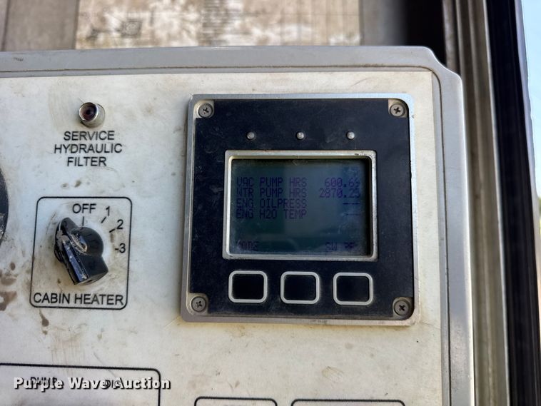 image for item YA1086 2020 Freightliner 114SD vacuum truck