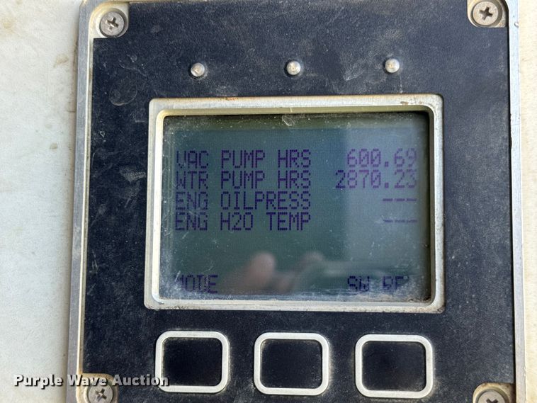 image for item YA1086 2020 Freightliner 114SD vacuum truck