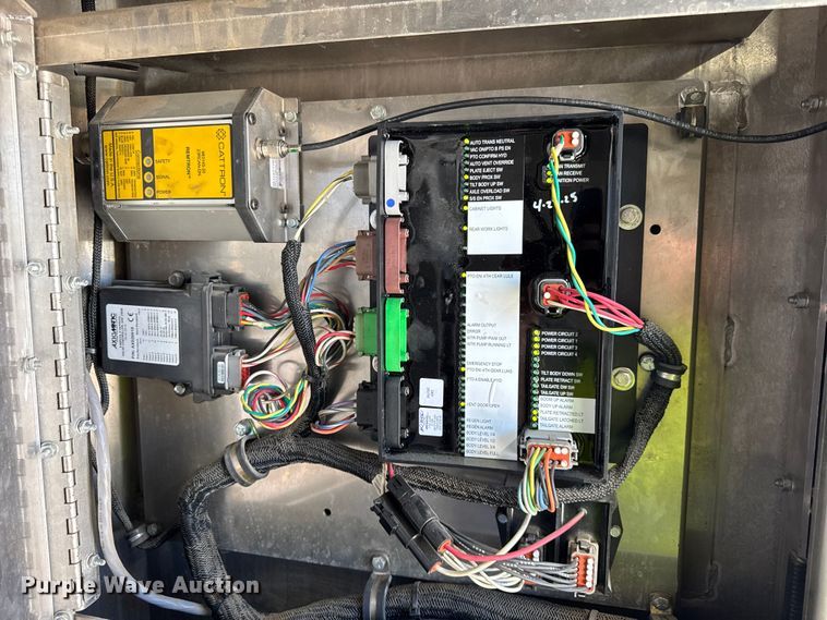 image for item YA1086 2020 Freightliner 114SD vacuum truck