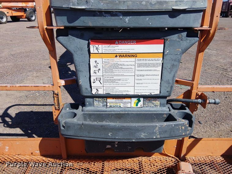 image for item YA1133 2008 JLG 860SJ boom lift