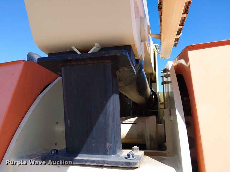 image for item YA1133 2008 JLG 860SJ boom lift