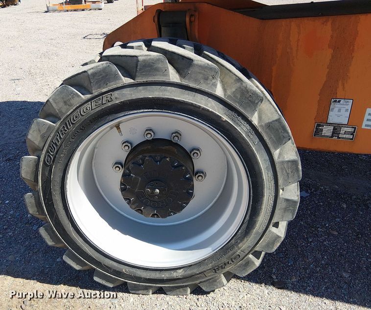 image for item YA1133 2008 JLG 860SJ boom lift